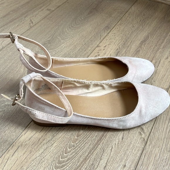 Baby pink Gap flats shoes women’s 8 - Picture 2 of 3